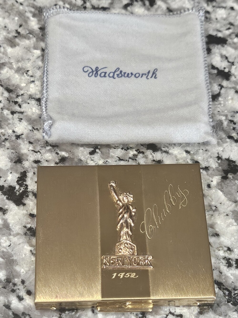 Vintage Wadsworth Gold Tone New York Statue Liberty 1952 Powder Makeup Compact